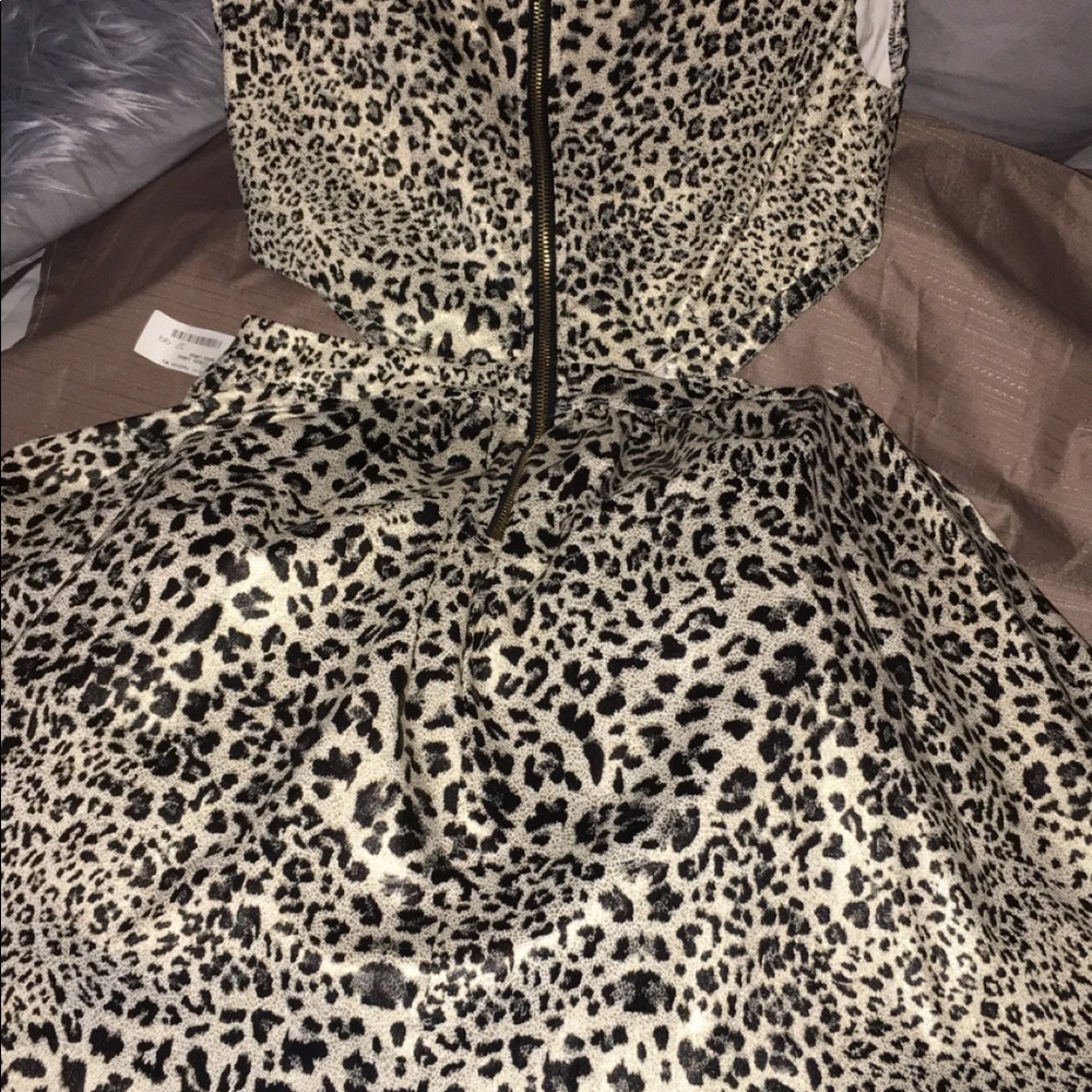 Dress - Picture 3 of 4